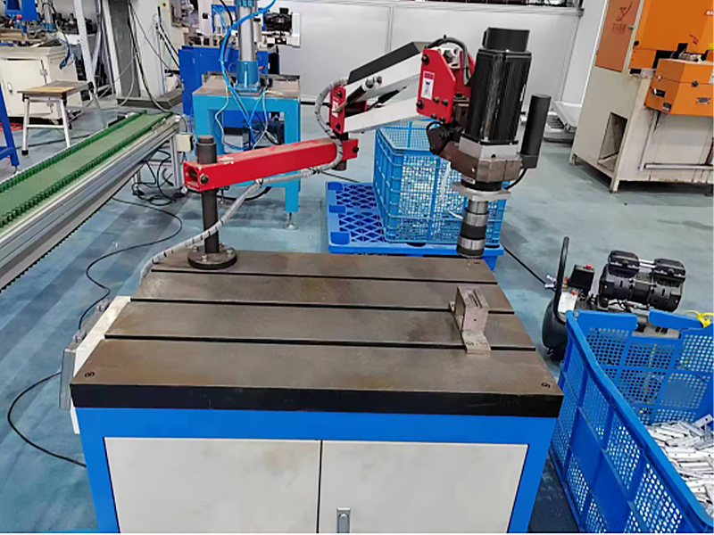 Machine de taraudage CNC